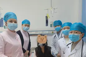 小女孩挤了一个“疖子”竟然挤成了肺炎……图片