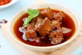 回民炖牛肉好吃的秘诀都在这里，如何焯水有讲究，五个独家窍门图片