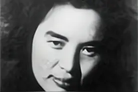 新四军活捉一名穿旗袍的国军女中尉，她却说：快让我见你们司令图片