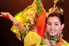 娱乐圈“一眼美人”太多了，全靠妆容造型加持，样貌缺点很明显图片