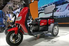 2款电动小三轮，不要驾照，能代步接娃，续航可达百里，适合老人图片