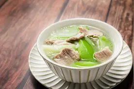 月子餐：顺产第一周必喝下奶汤图片