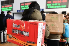 坐火车时，不要只带泡面了！这5种零食，好吃又饱腹，关键还便宜图片