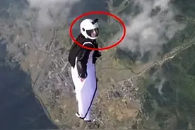 她因翼装飞行去世，生前19秒视频曝光：女孩在空中露出奇怪的微笑图片