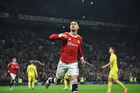 英超-C罗点射B费破门 铁闸处子球 曼联3-0主场收官 保留争四理论希望图片