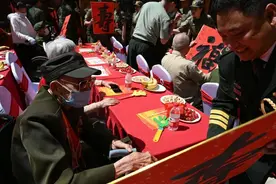 河南省军区郑州第一干休所高质量承办解放军文化艺术中心文艺轻骑队慰问演出图片