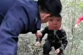 汗水浸透警服！民警2小时全力搜救找到走失双胞胎图片