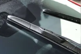 雨刮器出现呱呱声？三分钟学会搞定雨刮器异响，能免掏冤枉钱图片