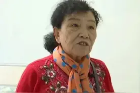 74岁大爷相亲72岁大妈，两人一见面，大爷对大妈不太满意图片