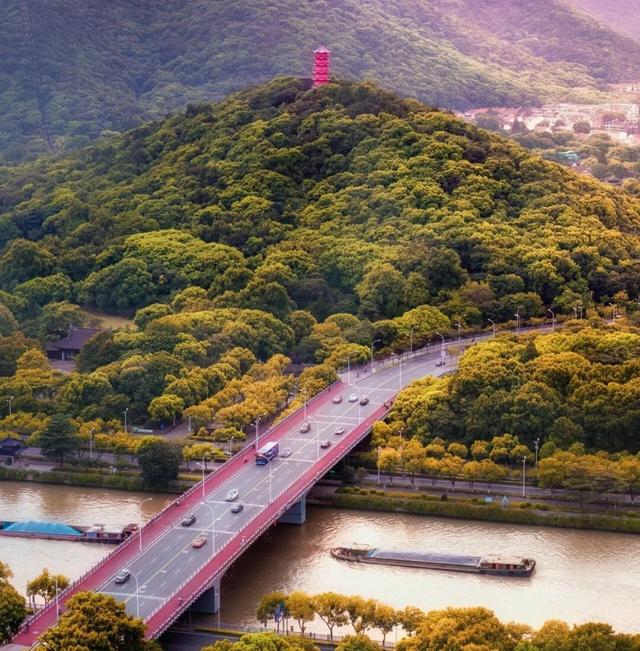 致 镇 江