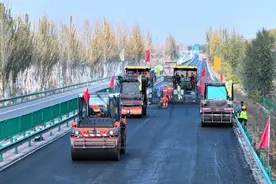 东西部科技合作结硕果！宁夏超薄罩面首次在高速公路试验段铺筑图片