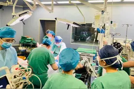 28岁孕妇怀双胎却不幸胎停，引产时突发紧急状况！厦门这家医院上演生死极速抢救→图片