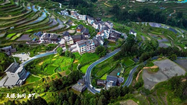 【路上看十四五 · 流通新速度】铜仁梵净山世界自然遗产地风景道:让“交通线”变“风景线”