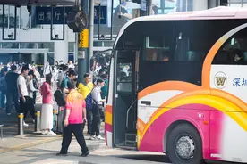 深港多个口岸人潮涌动，香港春季长假如同“港版春运”图片