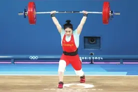 一个冠军的诞生 湘妹子罗诗芳巴黎奥运会举重夺金图片