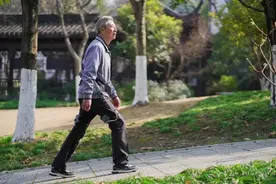 15秒售罄！爬山“神器”爆火 网友：我也需要图片