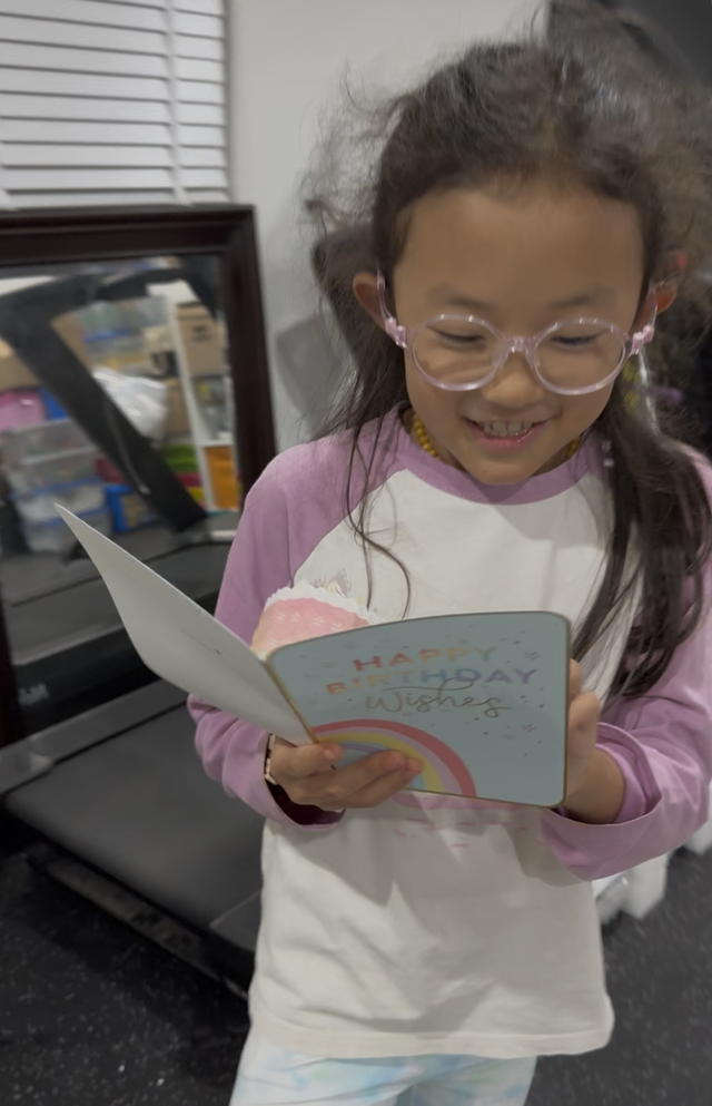 参加完同学的豪华生日Party后，女儿一句话让我失眠了...