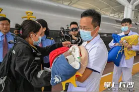贵州早产宝宝千里转运来长，27分钟完成生命接力护航图片