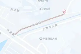 突发！广州一处河堤坍塌，道路临时封闭！图片