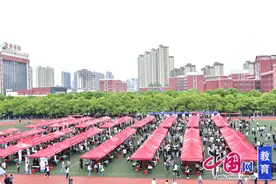 宜春学院举行“逐梦未来 ‘就’在江西”2025年高校毕业生四月双选会图片