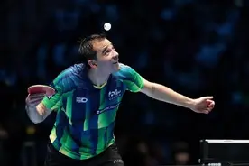 乒乓球世界杯｜3比4！王楚钦首夺三大赛冠军计划遭雨果搅局图片