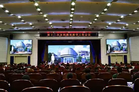 湖北高校首推教务数字人，卡通形象更具亲和力，负责教务咨询、招生宣传及教学成果展演图片