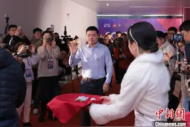 丁俊晖领衔中国军团出战2025斯诺克世界公开赛图片