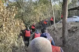 几十米一个岗哨，四川绵阳大批警力围山搜捕杀妻嫌疑人李小龙！已潜逃18天，昨日在超市被人认出图片