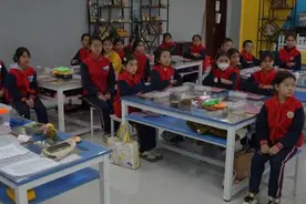 库尔勒：与“泥”相约 “陶”趣成长图片