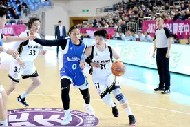 话题 | 观众投掷杂物+进场推搡裁判 女篮联赛岂能靠这种方式引发关注？图片