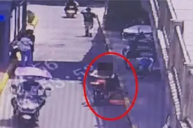 乐山一女子骑车遗落10万元现金 警方调查找到捡钱男子，对方全部退还图片