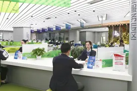 企业跨区经营告别多头跑，上海颁出首张“一照多址”跨区备案营业执照图片