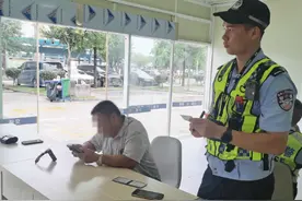 当爹的担心儿子开错路，没想到竟是自个“走错了路”！交警提示……图片