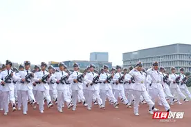 湖南汽车工程职业大学举行2024级新生开学典礼图片