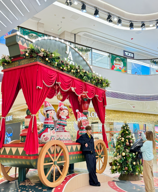 20米高！南京西路新打卡地来啦！46天“旋转狂欢”开启→丨静安“新”时尚