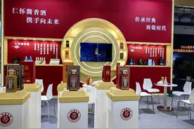 白酒行业线上线下销售市场分化图片