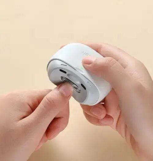 腋下管理失败！消防站内，女子尴尬地抬起胳膊……
