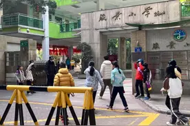 广东多地提醒：做好防寒保暖，不得强制学生统一穿校服、不得要求校服外穿图片