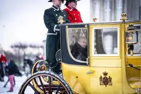 女王，正式退位！他成为新一任国王→图片