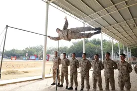 熄灯号 | 尖子班长成长记图片