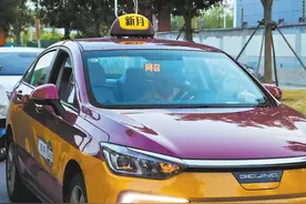 路边打车“招手不停” 灯牌改造破解尴尬 6万出租车陆续上线“网召”提示灯图片