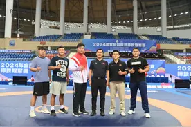 全国国际式摔跤冠军赛河南选手1金2银1铜图片