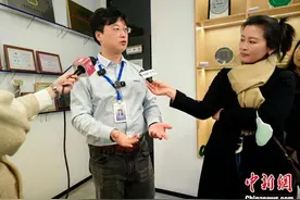 集成电路与生物医药跨界融合 中国专家成功让血糖检测精准、无创、无痛图片