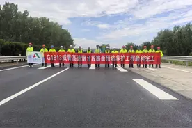 快讯|今天下午，威青高速烟台段17.4公里水泥路面“白改黑”完工通车图片