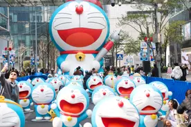 城市笙歌｜近百个“哆啦A梦”快闪安义路，还带来了亲友团图片