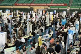 春招进行时｜去“大厂”还是中小企业？选岗位还是选行业？这届毕业生选择“稳”图片