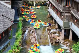 江西资溪：峡谷漂流成暑期旅游热门打卡地图片