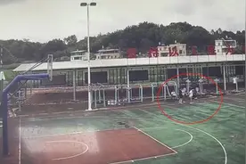 6岁双胞胎姐妹打架姐姐摔倒脑死亡图片