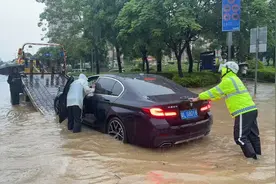 强降雨致多地内涝！广东这些路段采取交通管制图片