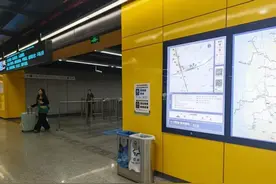 您知道地铁里的“垃圾桶”在哪里吗？让我们共同营造安全文明的乘车环境图片